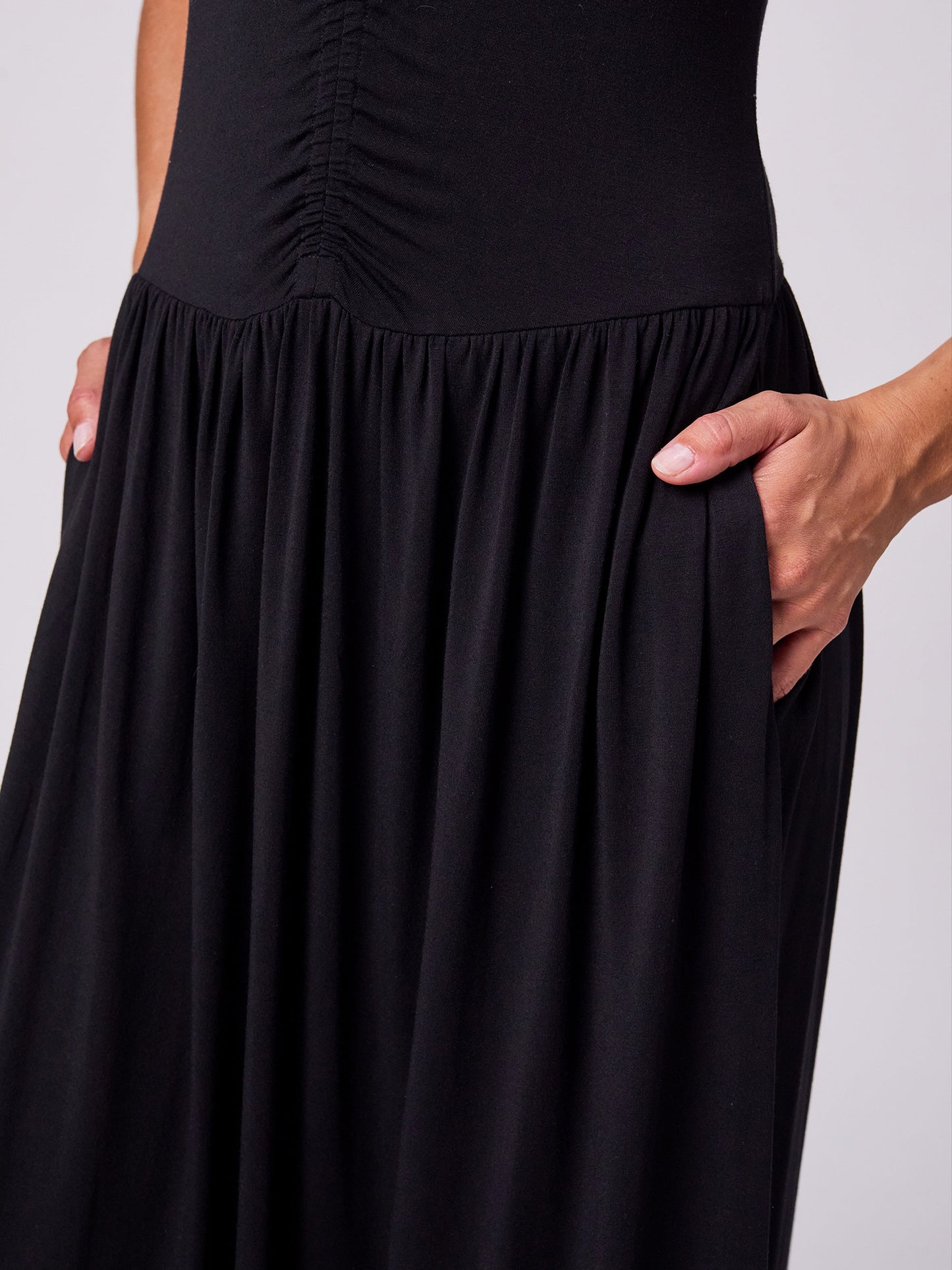 V Neck Rouch Dress - Black