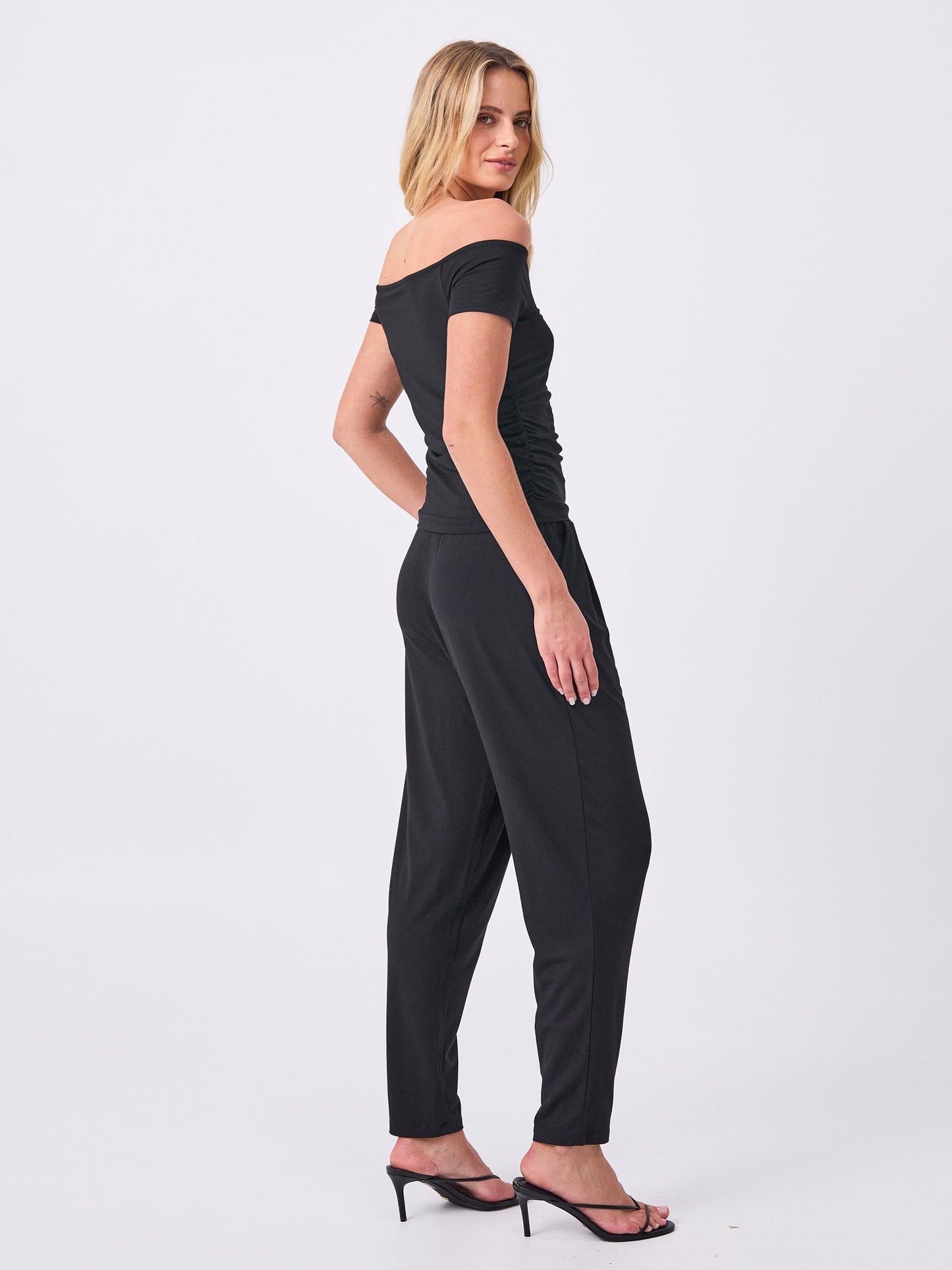 Off Shoulder Tee - Black